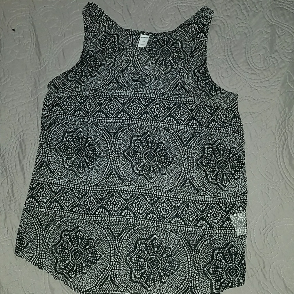 no sleeve black and white design shirt